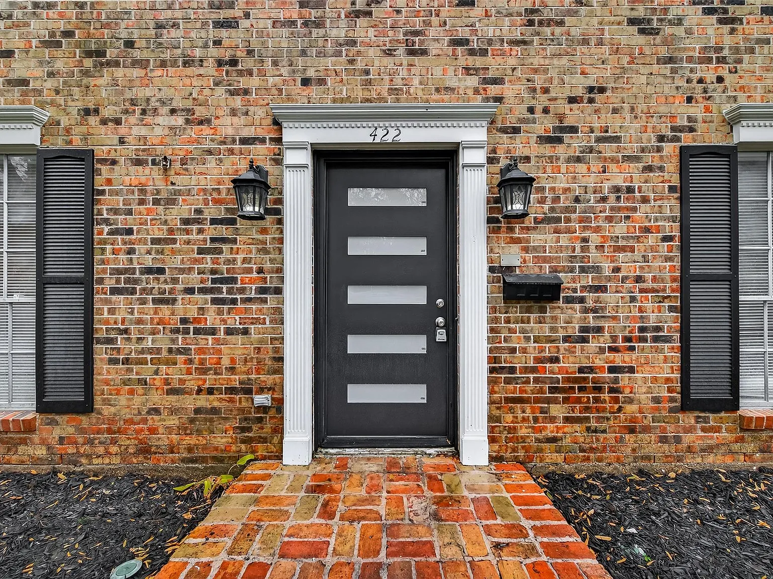 4 bed, 2.5 bath, 2598 sqft, $2,700 — Photo 3