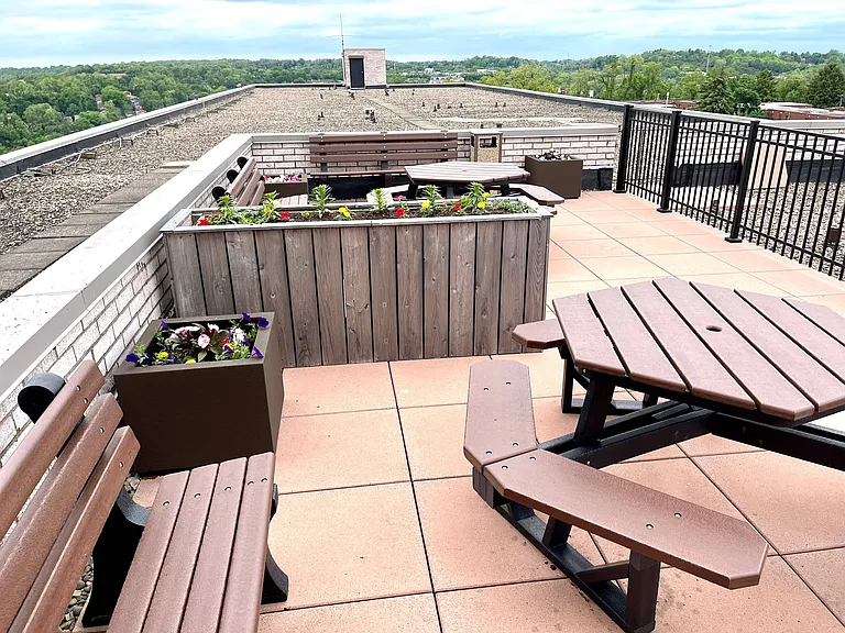 Brittany Apartments — Photo 13