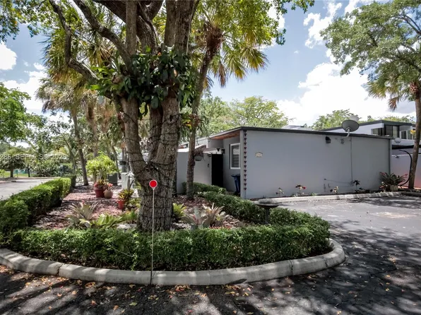6380 Jack Rabbit Ln, Miami Lakes, FL 33014