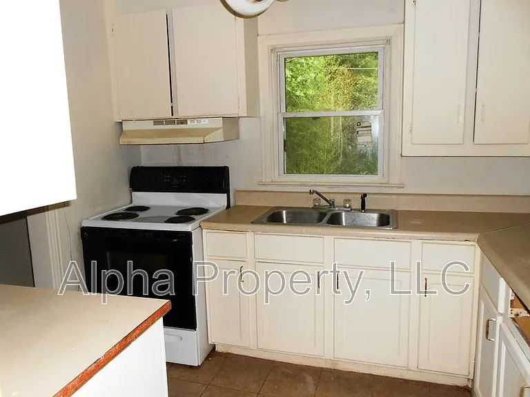 31 Foxhall Rd — Photo 5