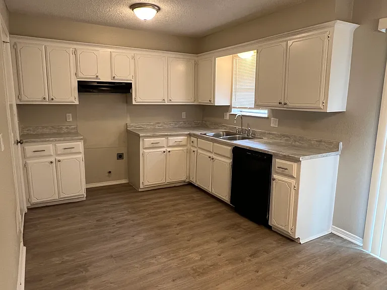 513 Redwood Dr — Photo 9