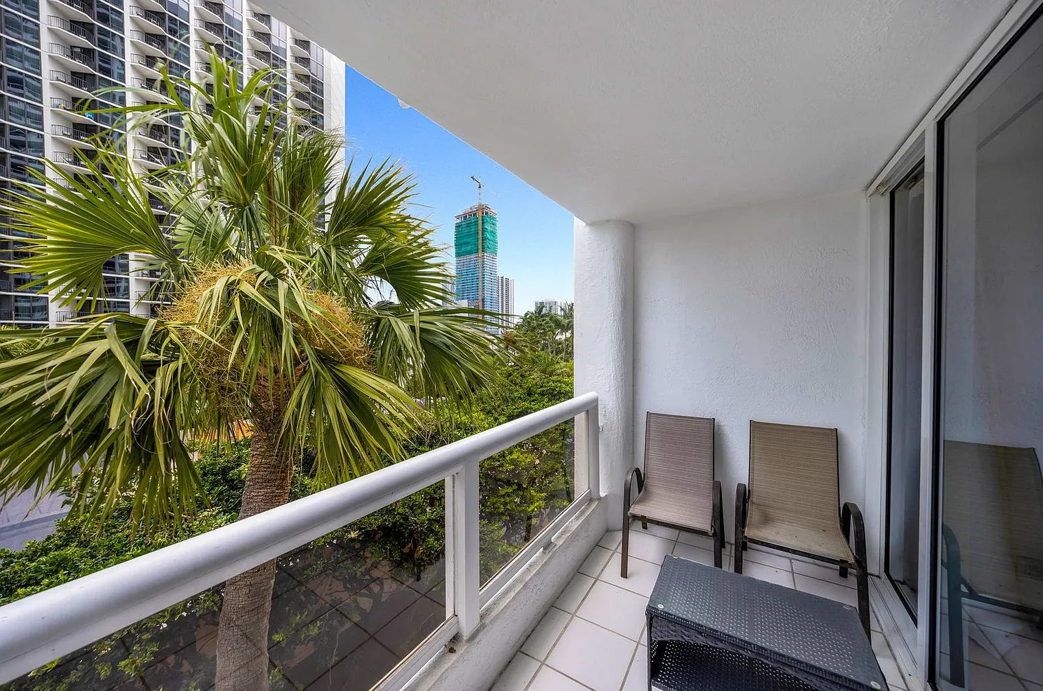 1 bed, 1.0 bath, 1044 sqft, $2,864 — Photo 4