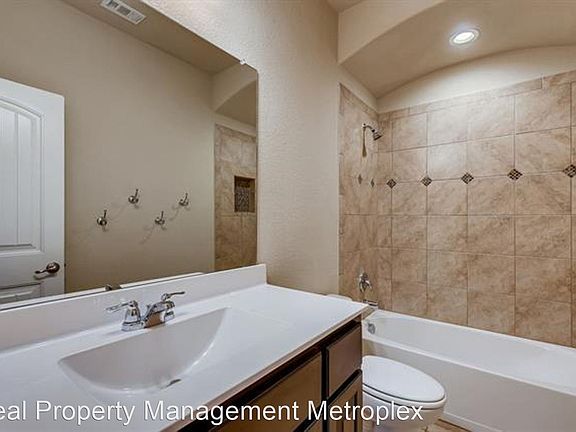5th image of 1004 Pierz Dr