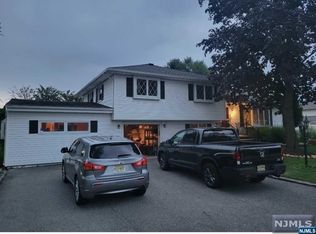 8 Cadmus Pl, Wayne, NJ 07470