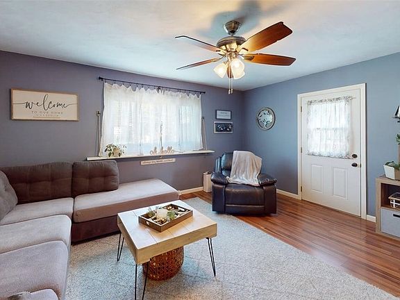 2nd image of 407 Maplewood Dr