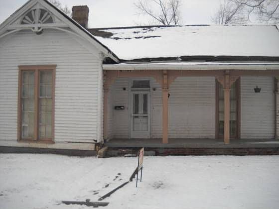 2nd image of 206 E 16th St