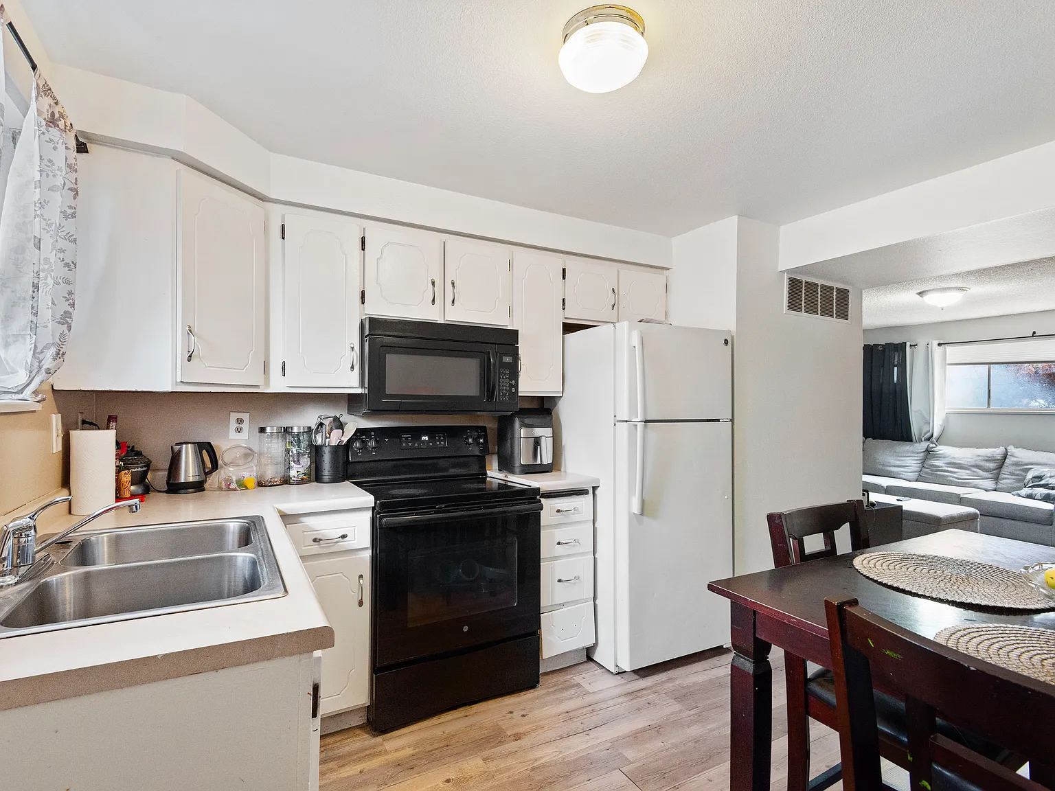 2 bed, 950 sqft, $1,270 — Photo 3
