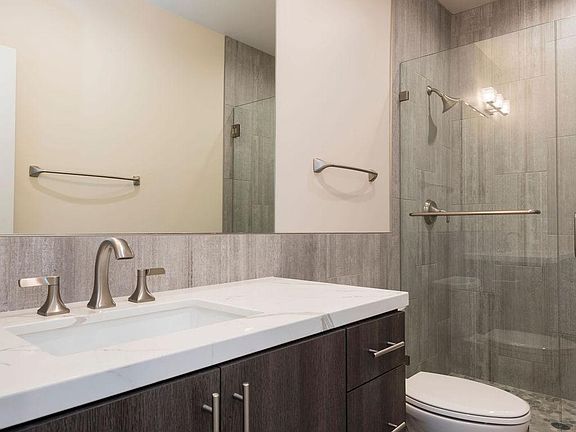 3rd image of 952 Agate St #1/2