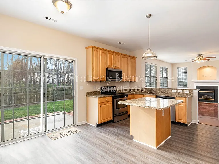 17304 Commons Crossing Dr — Photo 11