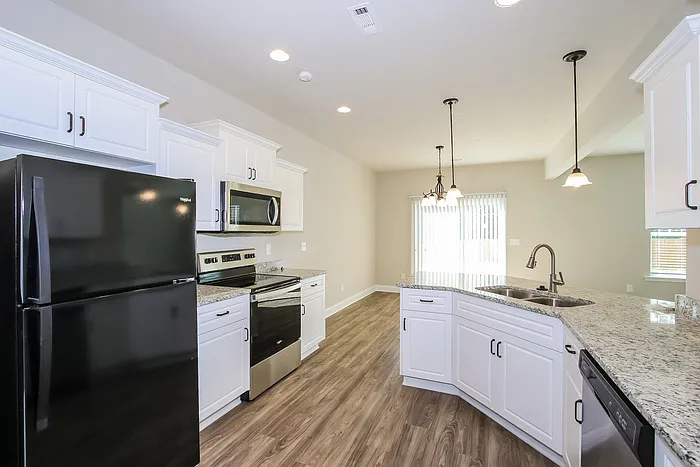 220 Pebble Ln — Photo 5