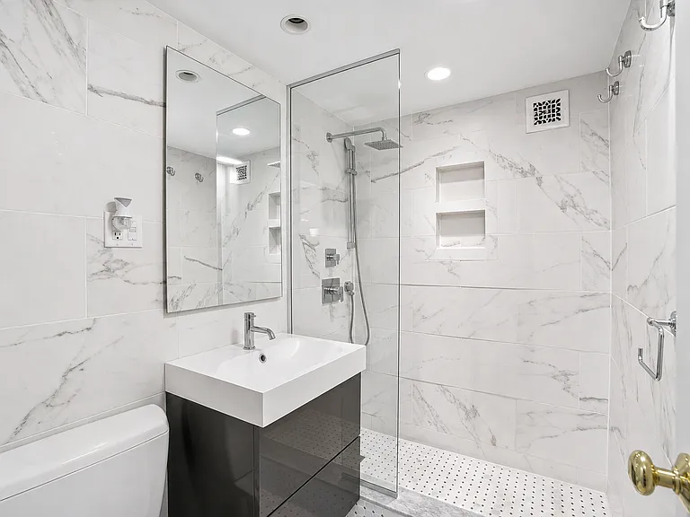 8 Whittier Pl #21B — Photo 3