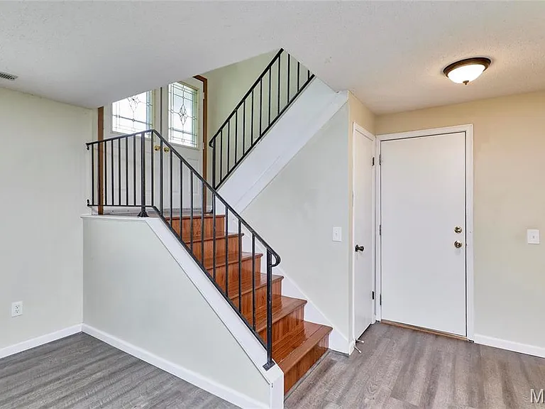 241 Valleyoak Ct — Photo 35