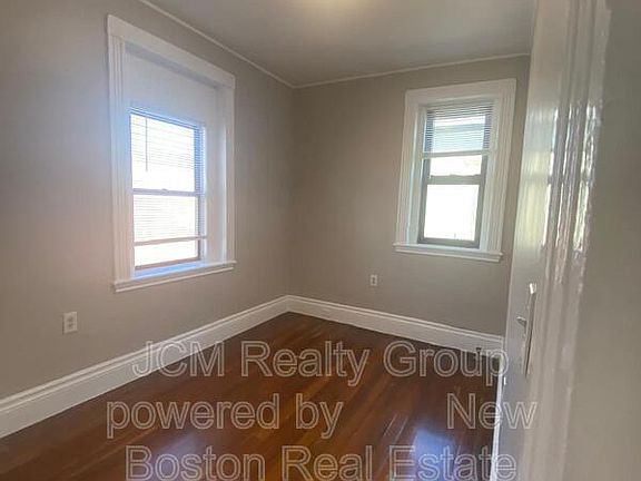 3rd image of 42-44 Waverly St