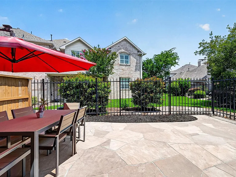 1015 Enclave Sq S — Photo 39