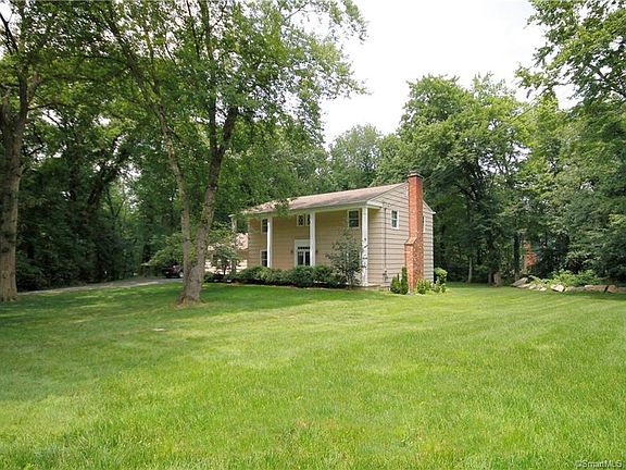 2nd image of 7 Carriage Dr