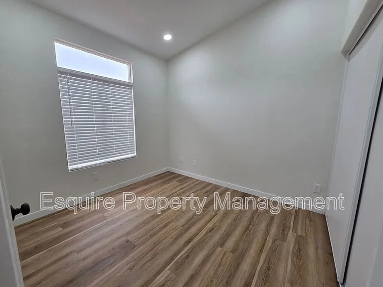 4888 Ellington St — Photo 15