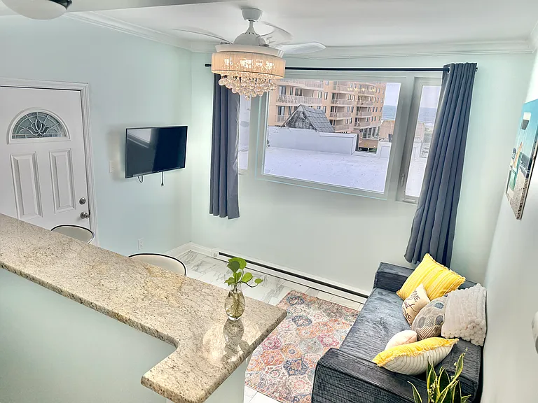 5003 Atlantic Ave #7 — Photo 1