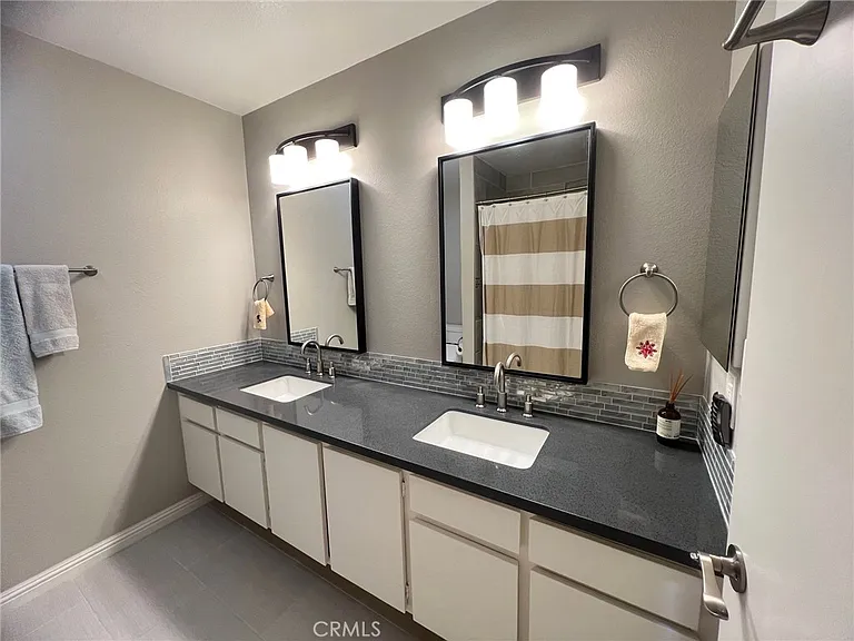 266 S Madison Ave — Photo 12
