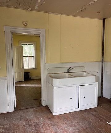 2nd image of 131 Nonantum St