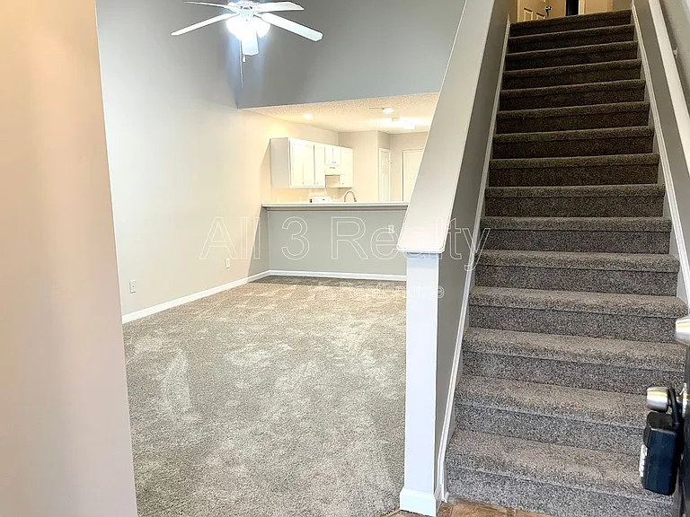 311 Coral Cir — Photo 2