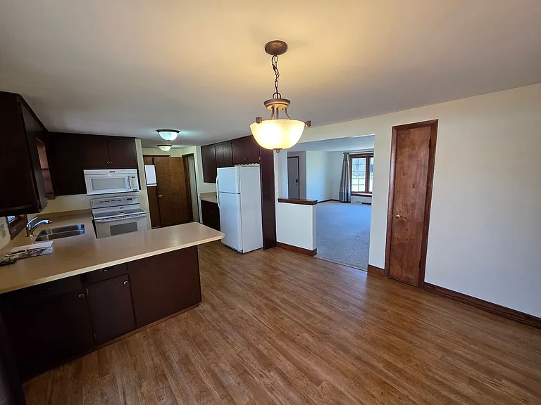 1798 Chateau Dr — Photo 5