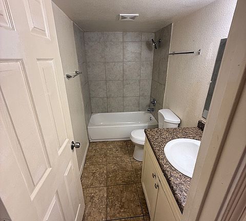 4th image of 2333 W Glenrosa Ave Suite 109