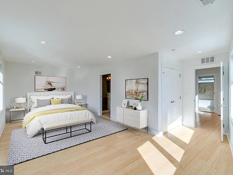 914G S 5th St — Photo 3