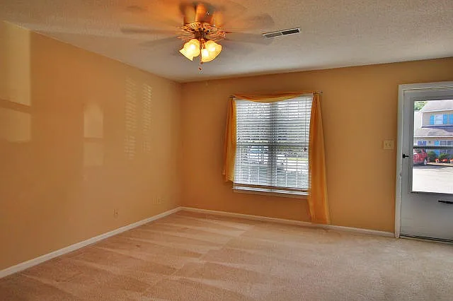Affordable 2 Bedroom Townhouse with Fenced Patio in North Durham! — Photo 2
