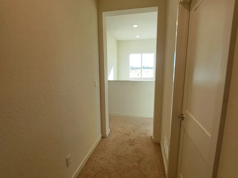 1160 Yale Dr — Photo 21