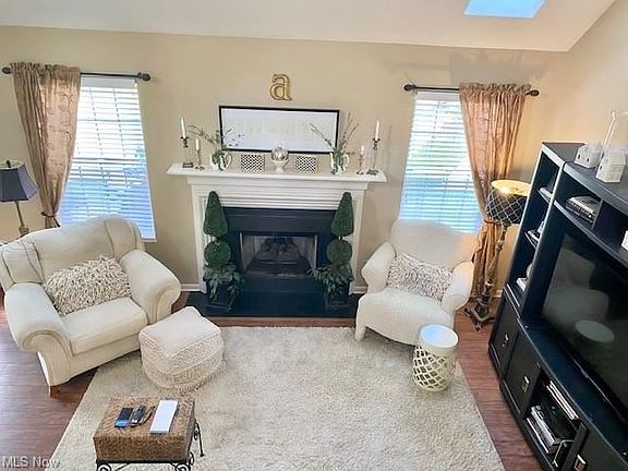 5th image of 5984 Halle Farm Dr #32