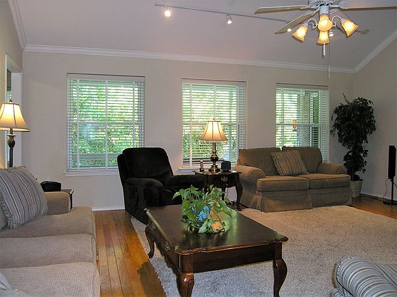 5th image of 1304 Oak Glen Trl