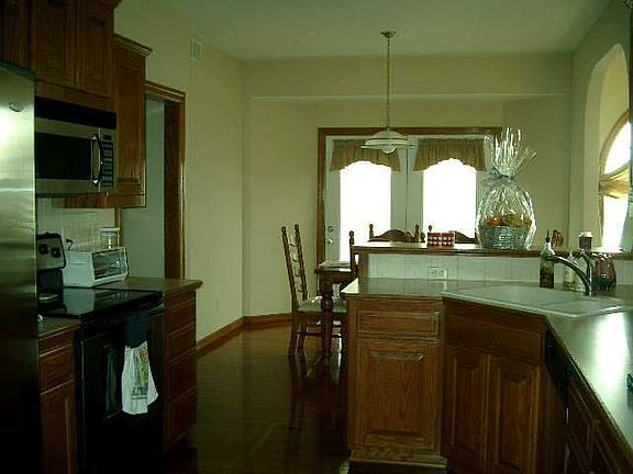 3rd image of 1935 Lakeland Dr