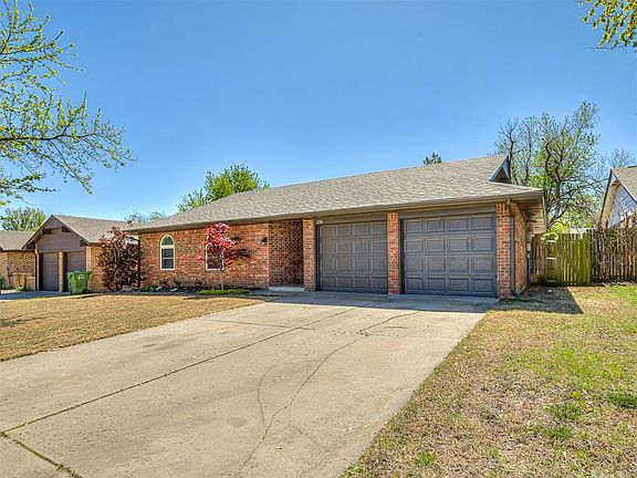 5th image of 114 E Cypress Ave