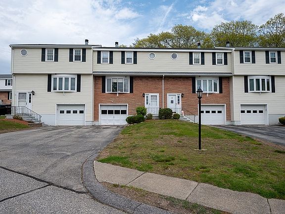 2nd image of 11 Plantation Rd Unit 11
