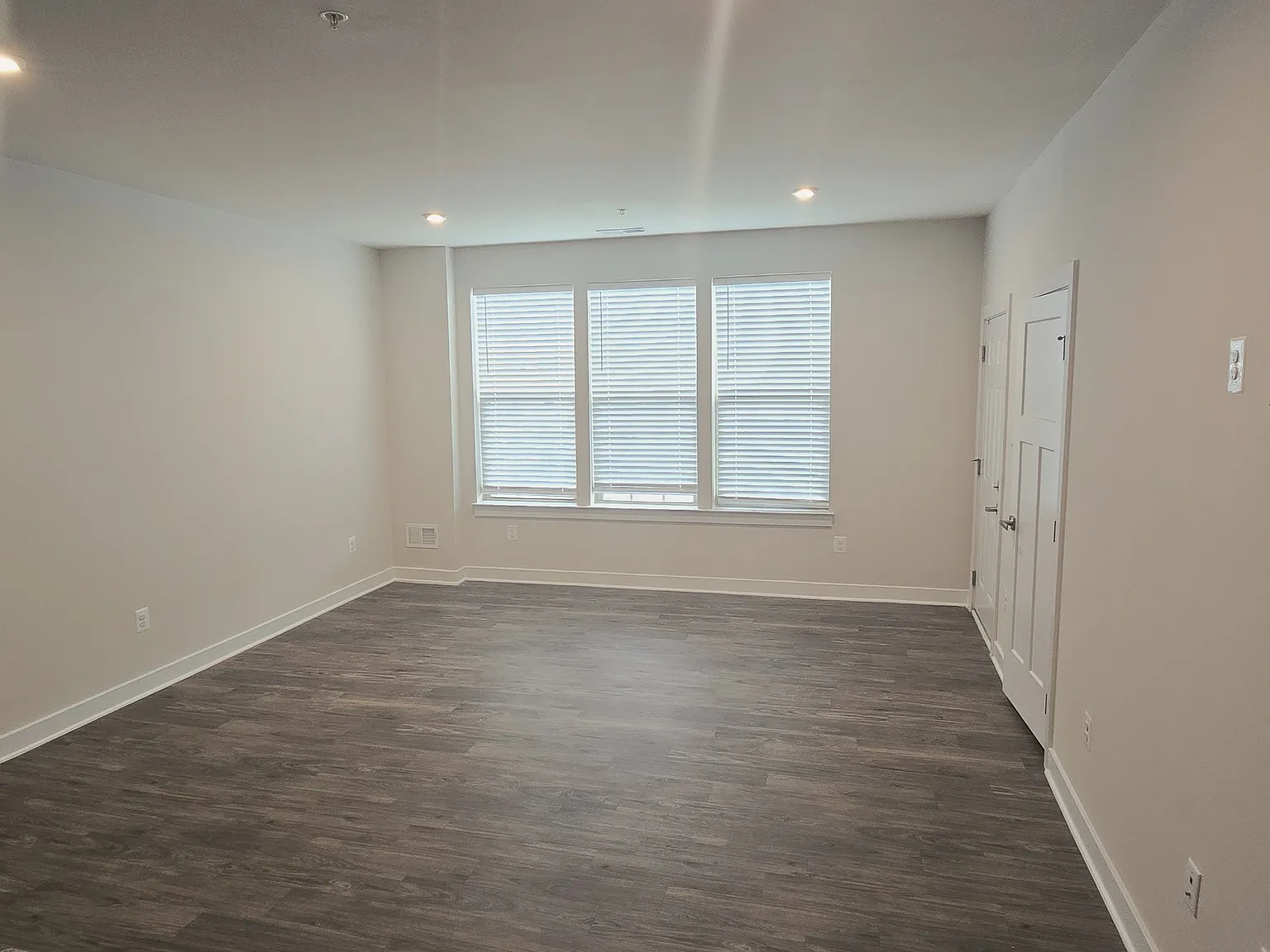 3 bed, 2.5 bath, 1760 sqft, $2,600 — Photo 4