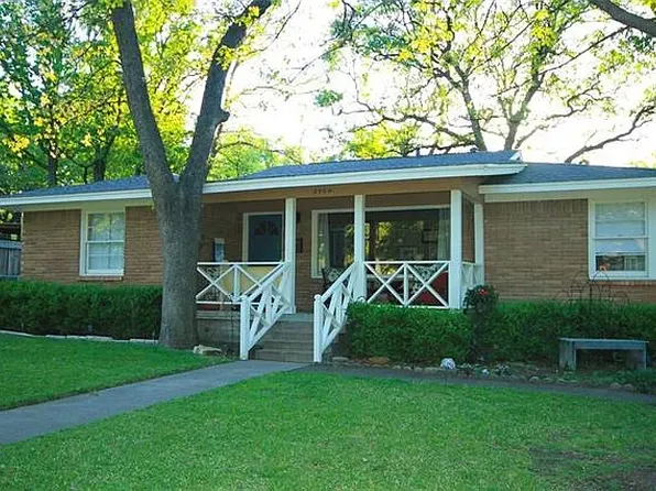 2404 Nottingham Blvd, Fort Worth, TX 76112