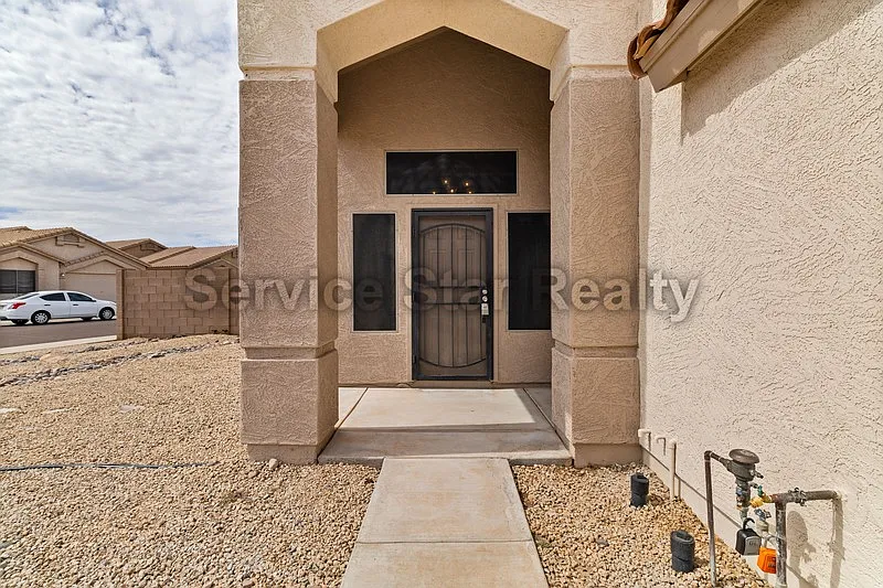 3 bed, 2.5 bath, 1783 sqft, $2,499 — Photo 2