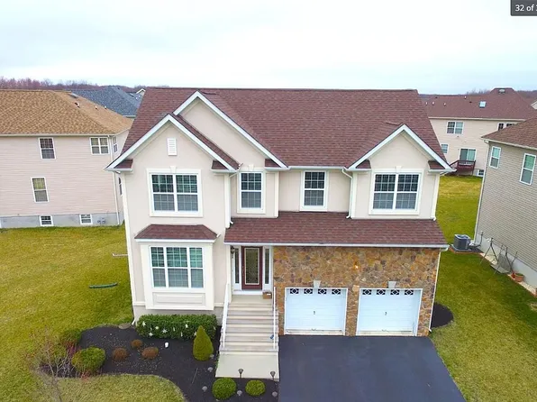 29 Violet Ct N, Monroe Township, NJ 08831