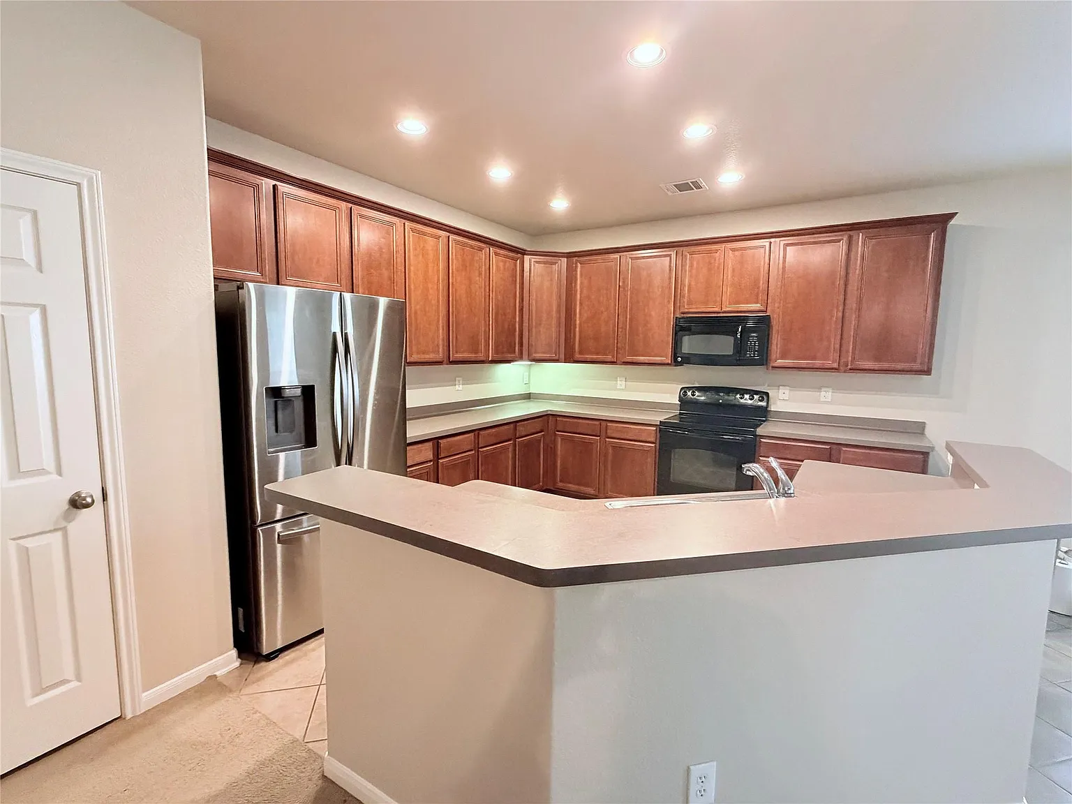 3 bed, 2.5 bath, 1738 sqft, $2,000 — Photo 1