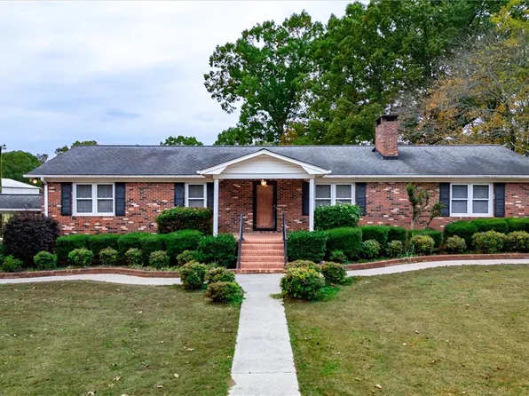 102 Westwood Cir, Pickens, SC 29671