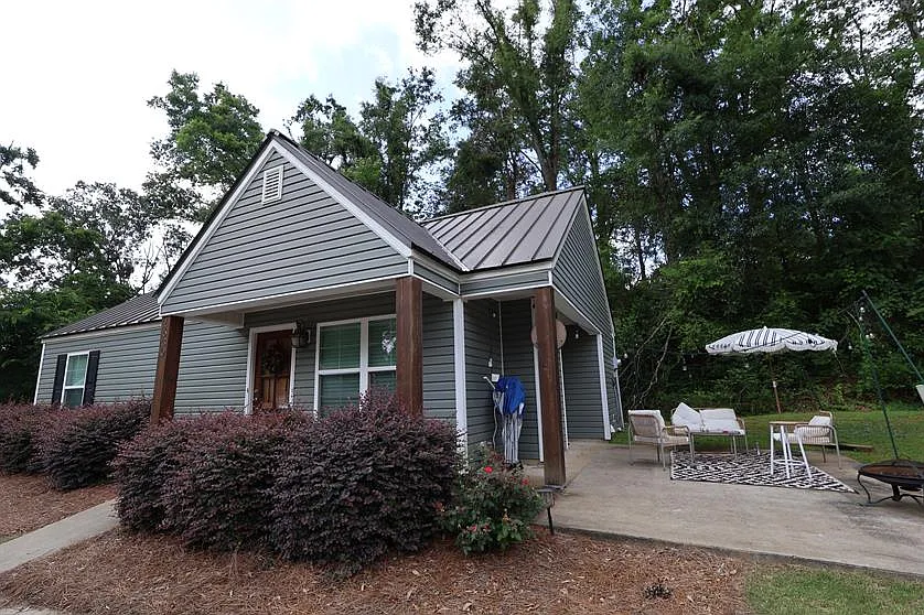 1630 Oxford Place — Photo 3