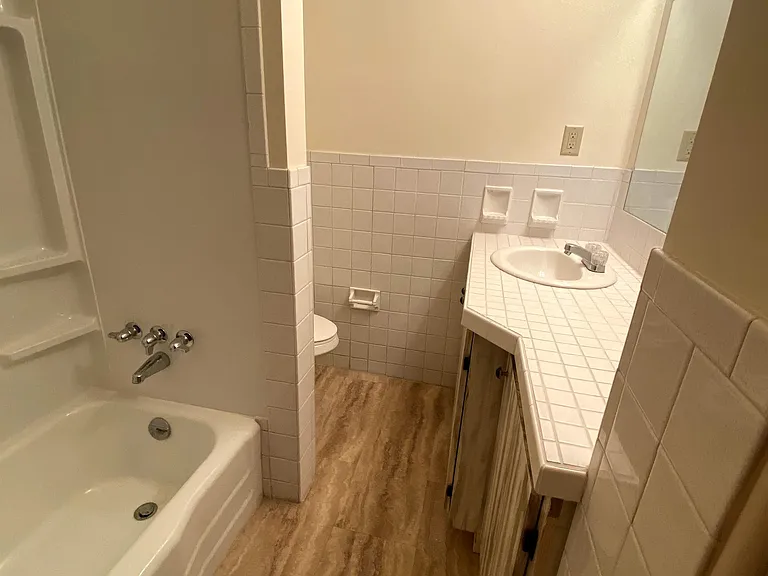 100 3rd Ave — Photo 25