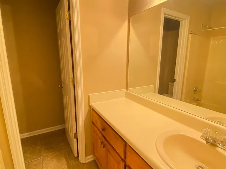1139 Northlake Dr — Photo 5