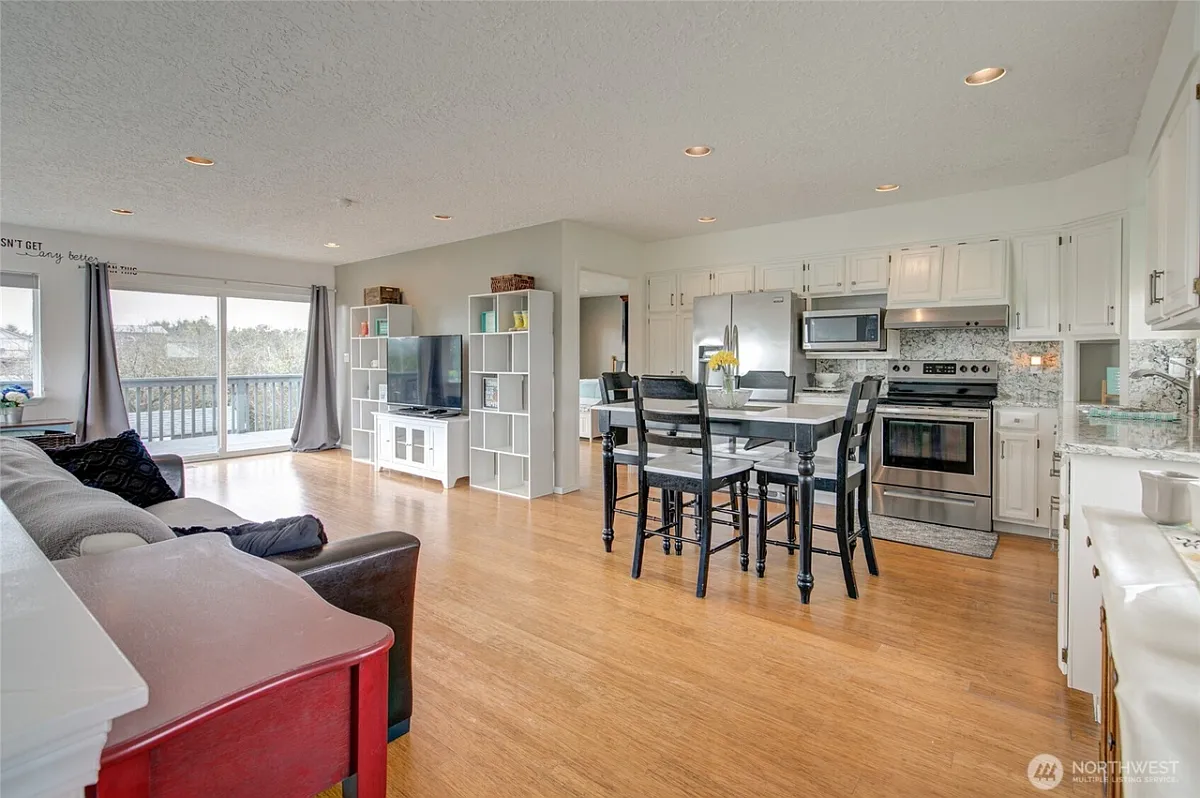 1 bed, 1300 sqft, $1,850 — Photo 3