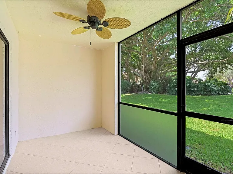 2900 NW 5th Ave — Photo 11