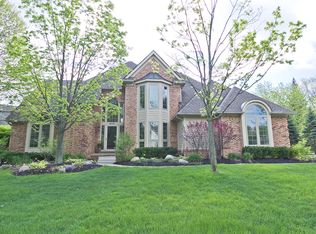 30137 White Hall Dr, Farmington Hills, MI