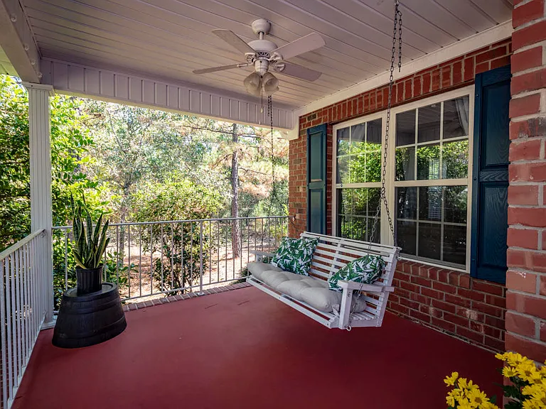 440 Spring Lake Dr — Photo 2