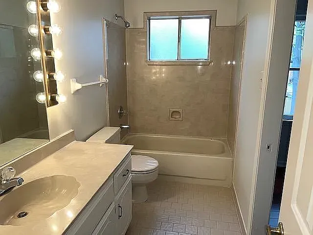 743 Grovewood Dr — Photo 16