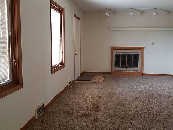 4th image of 471 Stadium Dr