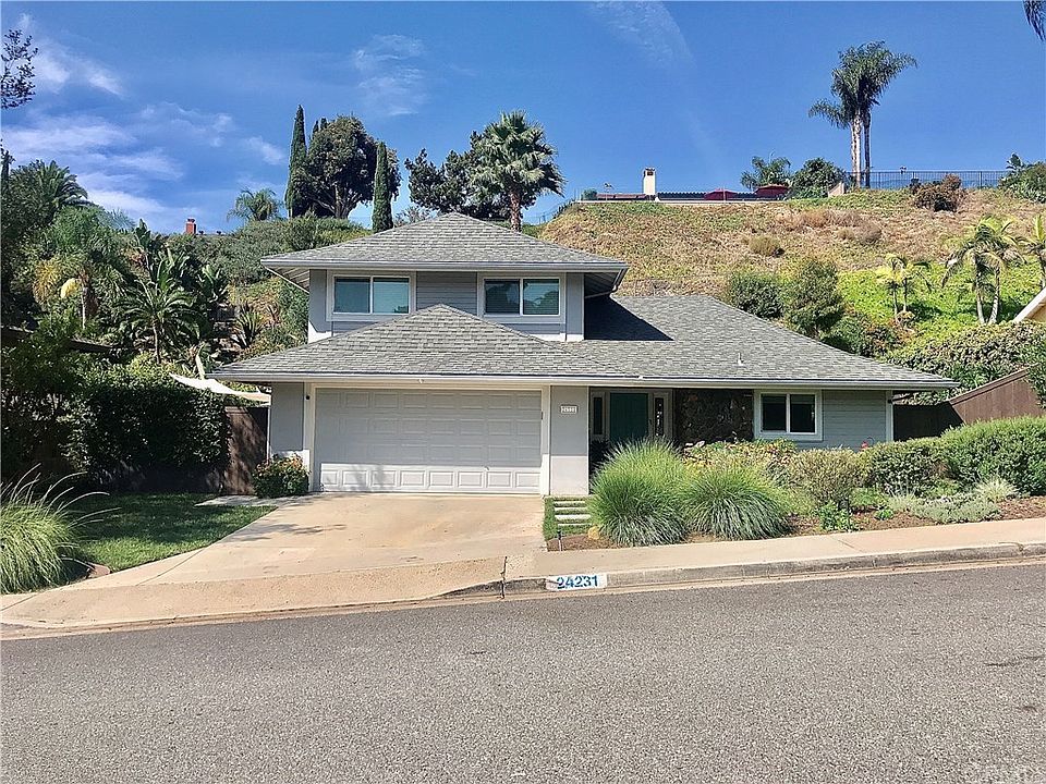 2nd image of 24231 Via Aquara Ave